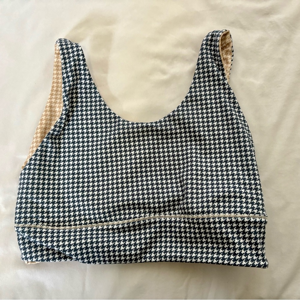 Senita Athletics 4-in-1 Salutations Latte and Light Navy Houndstooth Sports Bra